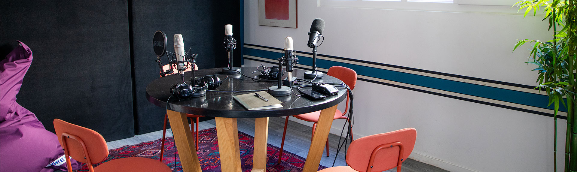 Le studio podcast chez Atlantis Télévision